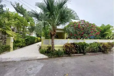 Image de Island Gyal Home, Worthing, Christ Church