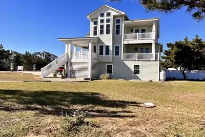 Image de *New -25ft to Beach, 2br. Oceanviews. Pool. Hot Tub