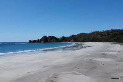 Image de Casita Pura Vida: Newly Remodeled Home - 5 minute drive from local beaches!