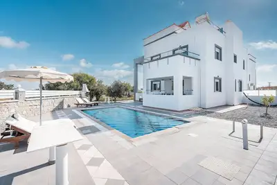 Image de Maison de campagne \"White Pearl\" avec piscine privée, terrasse privée et Wi-Fi
