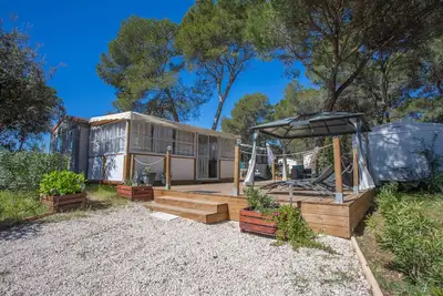 Image de Mobil Home Vacances avec piscine partagée, terrasse privée et Wi-Fi