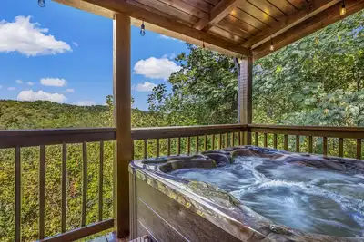 Image de Newly Renovated Cabin: Less than 8 miles from Pigeon Forge and Gatlinburg