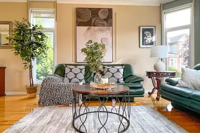 Image de Designer Bright House with 4 beds, free parking and Beautiful Garden Oasis\n