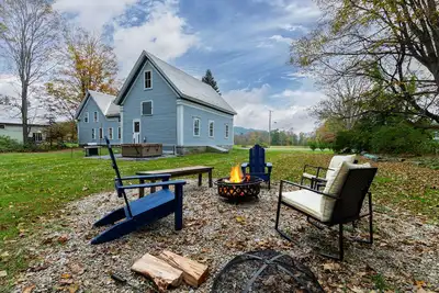 Image de Historic 150-year-old farmhouse, Jacuzzi included
