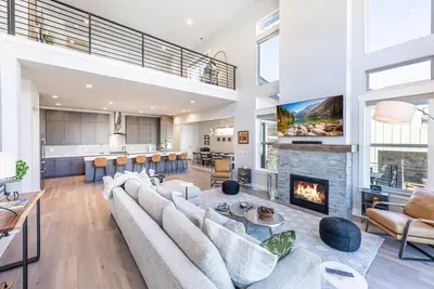 Image de *Free Ski Rental* Perfect for Families - Private Hot Tub, 7 Mins to Deer Valley East Village Lifts