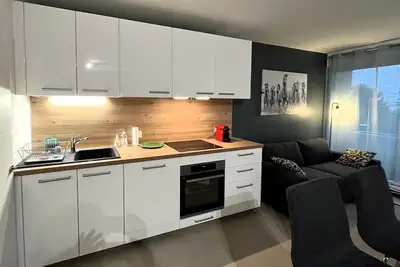 Image de Appartement T2 au calme près d'Avignon, 1 chambre, terrasse, parking gratuit.