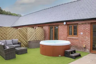 Image de Cosy Barn Conversion in Rural Mid-Wales. Pet-friendly, with hot-tub!