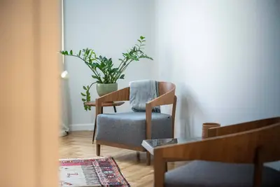 Image de Book-art 2br Condo with King bed and cozy balcony! Enjoy its central location