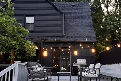 Image de So-Bro Butler Convention Stadium Black Bungalow