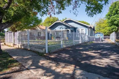 Image de Brand New Craftsman 2br/2ba Home in Denver Heights