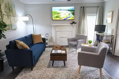 Image de Heart of Fountain Inn: 2br Gem