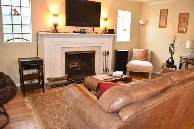 Home Away from Home in Malvern Hill, Sleeps 7-8