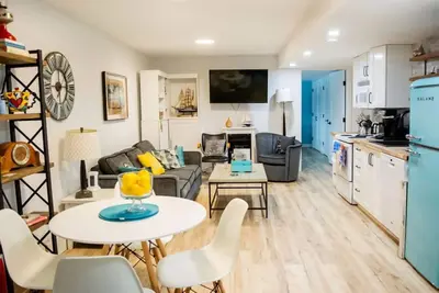 Image de Oak lake Beach Glamping, Golf, Beach basement apartment