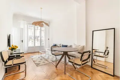 Image de Newly renovated, 2 balconies, 5 min to old town