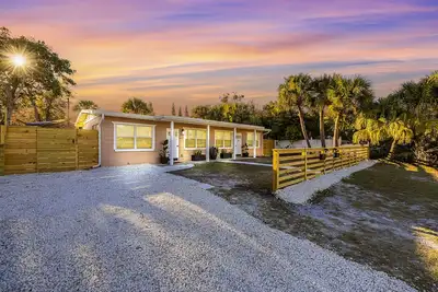 Image de The Guava House - Coastal Arts District Getaway