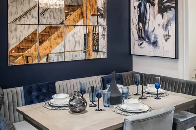 Image de Luxurious Loft-Style Townhome with Breathtaking Northside Views