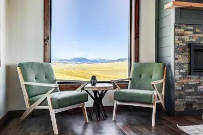 Image de Great reviews! | Farmland & Mt. Views for miles