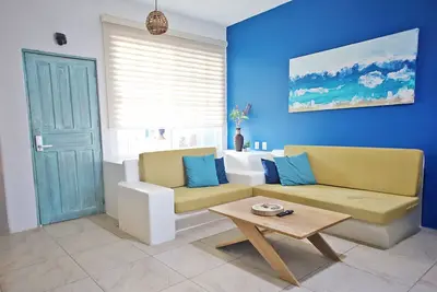 Image de 2 Br - Fast Internet, King beds, Ac, Near beach w/Pool