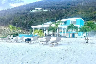 Image de Amazing Oceanfront Beach Home w/pool & pavilion in White Bay/Jost Van Dyke, Bvi.