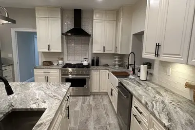 Image de Modern Farmhouse on 2 acres w/Barn! Convenient to everything Tampa has to offer!