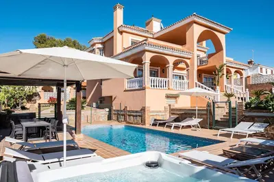 Image de Villa Treetops - family villa with heated pool in San Pedro de Alcantara / Marbella