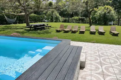 Image de Classee 3 Etoiles - piscine - jacuzzi 14 personnes domaine de 8 ha, lac et mer