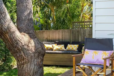 Image de The Beach Cabin - enchanting holiday studio apartment nestled in Freshwater