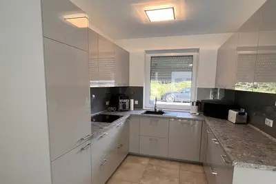 Image de Modern Eingerichtetes Großes Neubau Ferienhaus an der Nordsee