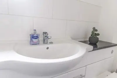 Image de Large House | Private Parking | Nhs Staff | Contractors