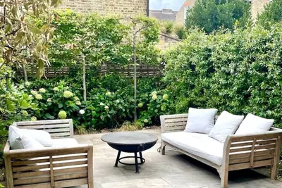 Image de Stylish London house with open park views