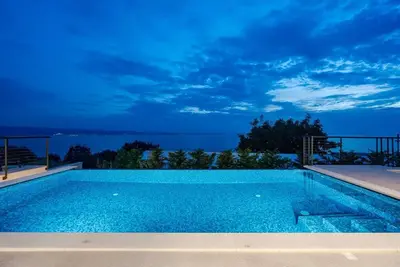 Image de 4 bedrooms 4 bathrooms, property with amazing sea views, heated 32sqm private pool, only 1km from the beach in Podstrana