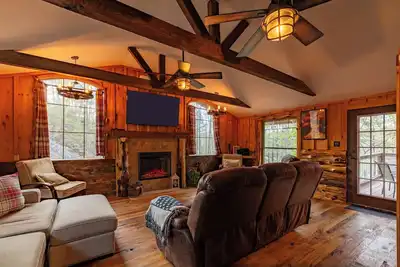 Image de Spacious 3br Lakehouse – Hot Tub, Firepit, Views