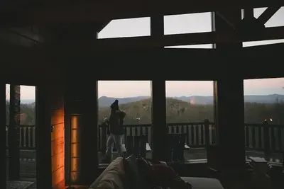 Image de The Ridge: A Modern Cabin