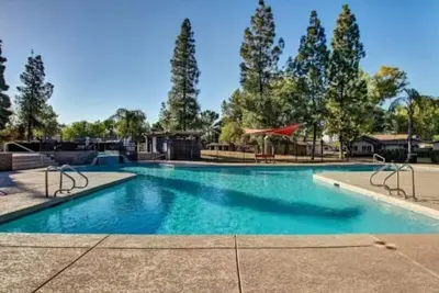 Image de Family Home, New ew Pool, Parks, Private Patio