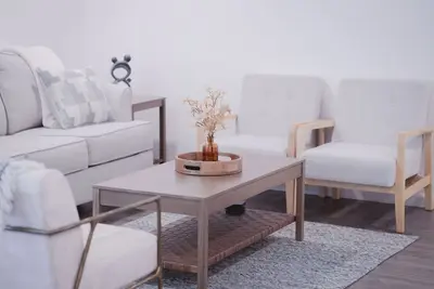 Image de Spotless & Cozy Renovated Loft. Comfort & Convenience in Lake View, Ny.