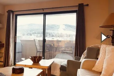 Image de Avon Colorado. condo with views. Seasons building. across from gondola