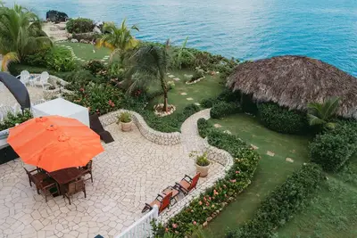 Image de Negril Bungalow Paradise overlooking cliffs with Private Snorkeling Entrance.