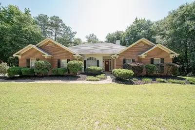 Image de Celebrate your soldier's graduation in style and comfort 10 minutes to Ft. Moore