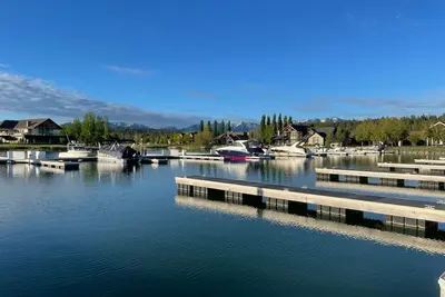 Image de Beautiful Recently Renovated Eagle Bend Townhome