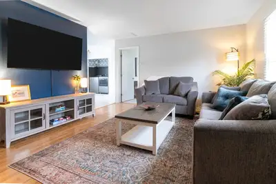 Image de Minutes to downtown Apex! Freshly renovated! Sleeps up to 8! Big backyard!