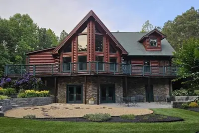Image de Spacious, Private Log Home between Richmond & Williamsburg-Pool-Outdoor Kitchen