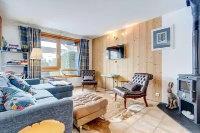 Image de À 350m des remontées, balcon, cheminée ou poêle à bois, parking, télévision, casier à ski, 60m²