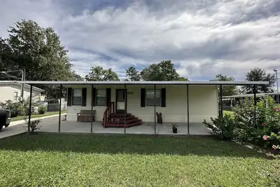 Image de Waterfront Fishing Retreat. Near Dunns Creek, Crescent Lake, St John's River