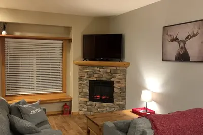 Image de Cozy and spacious townhouse with private hot tub steps from the gondola!