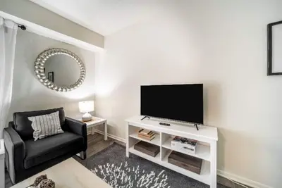 Image de Chic 1 Bd Perfect for Travel Professionals!