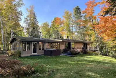 Image de Hot Tub in the Forest Cozy Home on Peaceful Lake