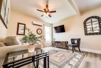 Image de Coastal Green: Minutes to Cedar Point- Sleeps 11