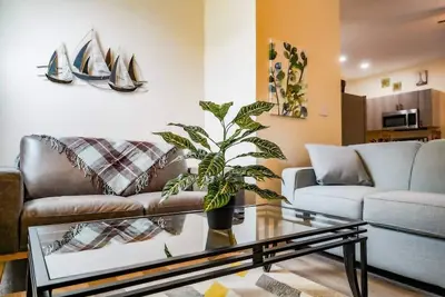 Image de Coastal Purple: Minutes to Cedar Point & Sports Complex! Sleeps 9