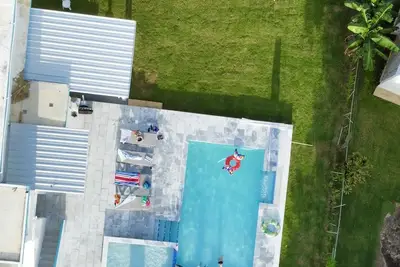 Huge Home Renovated 7 Bdr, 5 Bath 2 Pools 2 kitchens 2 Living rooms Best Beaches