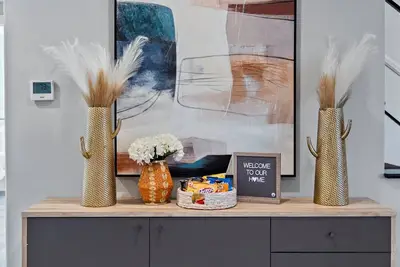 Image de Lux Centrally Located Quiet Home: near Disney, Knotts, Beach